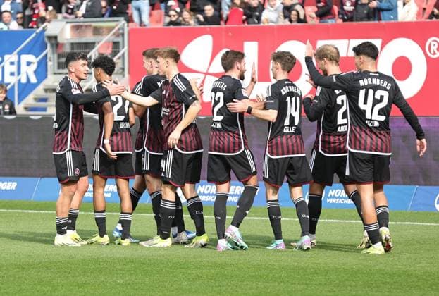 02 03 2024 Soccer Season 2023 2024 2 Soccer Bundesliga 24 Matchday 1 FC Nürnberg FCN Club BTSV Eintracht Braunschweig EBS Sportfoto Zink DaMa xdaxmax DFL regulations prohibit any use of photographs as image sequences and or quasi video only for editorial use Jubel Freude Torjubel nach Tor zum 1 0 Sebastian Andersson 20, 1 FC Nürnberg FCN und Mannschaft Team jubelt freut sich Torschütze Sebastian Andersson 20, 1 FC Nürnberg FCN