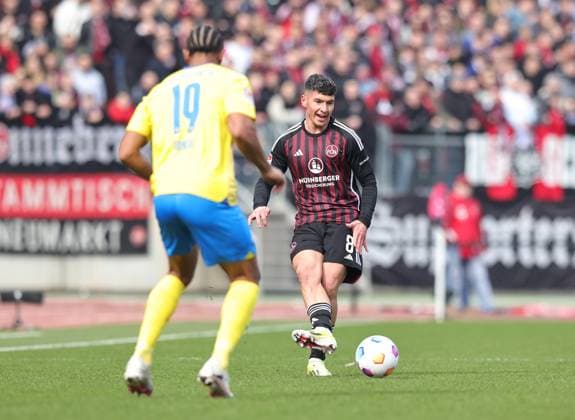 02 03 2024 Soccer Season 2023 2024 2 Soccer Bundesliga 24 Matchday 1 FC Nürnberg FCN Club BTSV Eintracht Braunschweig EBS Sportfoto Zink DaMa xdaxmax DFL regulations prohibit any use of photographs as image sequences and or quasi video only for editorial use Anton Leander Donkor 19, Eintracht Braunschweig BTSV EBS Taylan Duman 8, 1 FC Nürnberg FCN