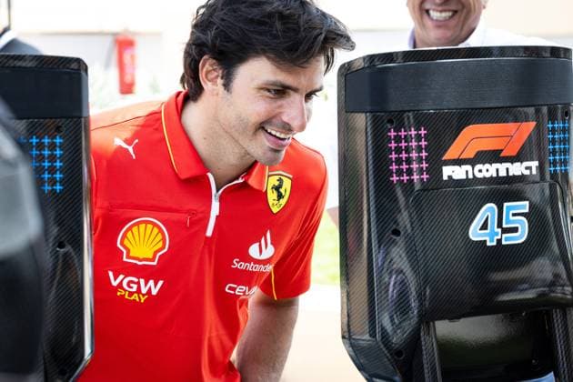 Carlos Sainz jr , ESP, Scuderia Ferrari 55 at Formula 1 Fan Connect in conversation with young fans BHR, Formula 1 race, Bahrain International Circuit, 02 03 24 BHR, Formula 1 race, Bahrain International Circuit, 02 03 24 Manama Copyright: xFoto:xEIBNER ThomasxFuesslerx EP_tfr