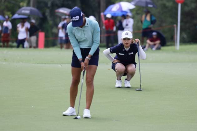 HSBC Women s World Championship, WM, Weltmeisterschaft - Round Three Ayaka Furue of Japan is looking on as Celine Boutier of France plays a shot during round three of the HSBC Women s World Championship at Sentosa Golf Club in Singapore, on March 2, 2024. Singapore Singapore  Copyright: xSuhaimixAbdullahx originalFilename:abdullah-notitle240302_npgM9.jpg