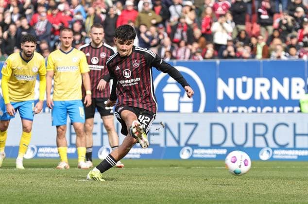 02 03 2024 Soccer Season 2023 2024 2 Soccer Bundesliga 24 Matchday 1 FC Nürnberg FCN Club BTSV Eintracht Braunschweig EBS Sportfoto Zink DaMa xdaxmax DFL regulations prohibit any use of photographs as image sequences and or quasi video only for editorial use Goal Goal Shot Goal Shooter 2 0 Goal Scorer Can Yilmaz Uzun 42, 1 FC Nürnberg FCN by penalty kick