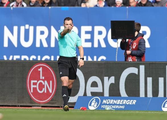 02 03 2024 Soccer Season 2023 2024 2 Soccer Bundesliga 24 Matchday 1 FC Nürnberg FCN Club BTSV Eintracht Braunschweig EBS Sportfoto Zink DaMa xdaxmax DFL regulations prohibit any use of photographs as image sequences and or quasi video only for editorial use Wolfgang Haslberger Referee indicates gestures directs gives instructions after video evidence on penalty for dne FCN