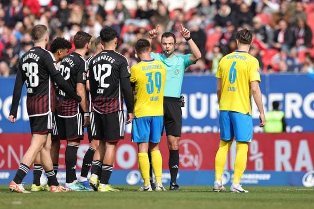 02 03 2024 Soccer season 2023 2024 2 Soccer Bundesliga 24 Matchday 1 FC Nürnberg FCN Club BTSV Eintracht Braunschweig EBS Sportfoto Zink DaMa xdaxmax DFL regulations prohibit any use of photographs as image sequences and or quasi video only for editorial use Wolfgang Haslberger Referee indicates gestures directs gives instructions that he needs the video evidence