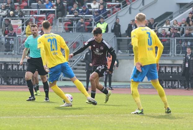 02 03 2024 Soccer Season 2023 2024 2 Soccer Bundesliga 24 Matchday 1 FC Nürnberg FCN Club BTSV Eintracht Braunschweig EBS Sportfoto Zink DaMa xdaxmax DFL regulations prohibit any use of photographs as image sequences and or quasi video only for editorial use Thorir Johann Helgason 20, Eintracht Braunschweig BTSV EBS Can Yilmaz Uzun 42, 1 FC Nürnberg FCN Saulo Decarli 3, Eintracht Braunschweig BTSV EBS