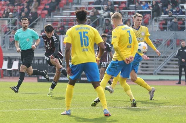 02 03 2024 Soccer Season 2023 2024 2 Soccer Bundesliga 24 Matchday 1 FC Nuremberg FCN Club BTSV Eintracht Braunschweig EBS Sportfoto Zink DaMa xdaxmax DFL regulations prohibit any use of photographs as image sequences and or quasi video only for editorial use Can Yilmaz Uzun 42, 1 FC Nuremberg FCN with goal shot