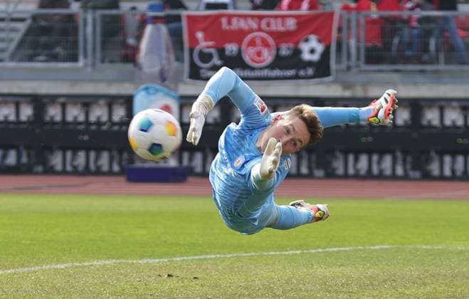 02 03 2024 Soccer Season 2023 2024 2 Soccer Bundesliga 24 Matchday 1 FC Nürnberg FCN Club BTSV Eintracht Braunschweig EBS Sportfoto Zink DaMa xdaxmax DFL regulations prohibit any use of photographs as image sequences and or quasi video only for editorial use Ron Thorben Hoffmann 1, Eintracht Braunschweig BTSV EBS deflects ball on the fly