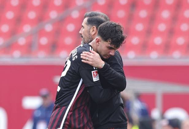02 03 2024 Soccer Season 2023 2024 2 Soccer Bundesliga 24 Matchday 1 FC Nürnberg FCN Club BTSV Eintracht Braunschweig EBS Sportfoto Zink DaMa xdaxmax DFL regulations prohibit any use of photographs as image sequences and or quasi video only for editorial use Can Yilmaz Uzun 42, 1 FC Nürnberg FCN Cristian Fiel Trainer 1 FC Nürnberg FCN hug after substitution substitution substitution change
