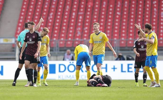 02 03 2024 Soccer Season 2023 2024 2 Soccer Bundesliga 24 Matchday 1 FC Nürnberg FCN Club BTSV Eintracht Braunschweig EBS Sportfoto Zink DaMa xdaxmax DFL regulations prohibit any use of photographs as image sequences and or quasi video only for editorial use Ermin Bicakcic 6, Eintracht Braunschweig BTSV EBS sees yellow card yellow by Wolfgang Haslberger Referee