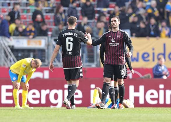 02 03 2024 Soccer Season 2023 2024 2 Soccer Bundesliga 24 Matchday 1 FC Nürnberg FCN Club BTSV Eintracht Braunschweig EBS Sportfoto Zink DaMa xdaxmax DFL regulations prohibit any use of photographs as image sequences and or quasi video only for editorial use Freude Jubel nach Spielende Florian Flick 6, 1 FC Nürnberg FCN Ivan Marquez 15, 1 FC Nürnberg FCN klatschen ab