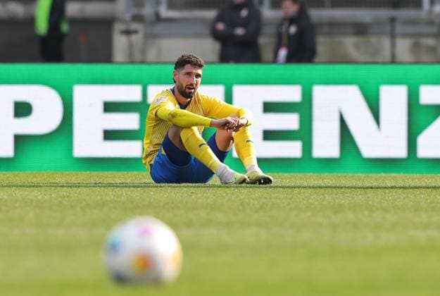 02 03 2024 Soccer season 2023 2024 2 Soccer Bundesliga 24 Matchday 1 FC Nürnberg FCN Club BTSV Eintracht Braunschweig EBS Sportfoto Zink DaMa xdaxmax DFL regulations prohibit any use of photographs as image sequences and or quasi video only for editorial use Fabio Kaufmann 37, Eintracht Braunschweig BTSV EBS disappointed Disappointment after the end of the match
