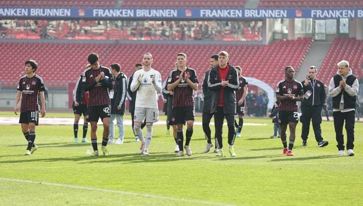 02 03 2024 Soccer Season 2023 2024 2 Soccer Bundesliga 24 Matchday 1 FC Nürnberg FCN Club BTSV Eintracht Braunschweig EBS Sportfoto Zink DaMa xdaxmax DFL regulations prohibit any use of photographs as image sequences and or quasi video only for editorial use Freude Jubel nach Spielende Mannschaft Team des FCN bedankt sich bei Clubfan Clubfans FCN Fans Fans