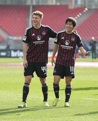 02 03 2024 Soccer Season 2023 2024 2 Soccer Bundesliga 24 Matchday 1 FC Nürnberg FCN Club BTSV Eintracht Braunschweig EBS Sportfoto Zink DaMa xdaxmax DFL regulations prohibit any use of photographs as image sequences and or quasi video only for editorial use Freude Jubel nach Spielende Finn Jeltsch 44, 1 FC Nürnberg FCN Kanji Okunuki 11, 1 FC Nürnberg FCN lacht Lachen freut sich Freude
