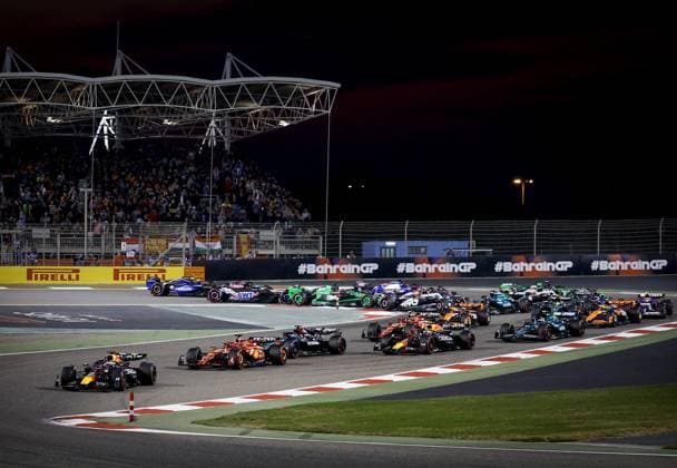 BAHRAIN - Max Verstappen (Red Bull Racing) ahead of Charles Leclerc (Ferrari) and George Russell (Mercedes) during the Bahrain Grand Prix. ANP REMKO DE WAAL Race 2024 2025 xVIxANPxSportx xxANPxIVx 492613336 originalFilename: 492613336.jpg