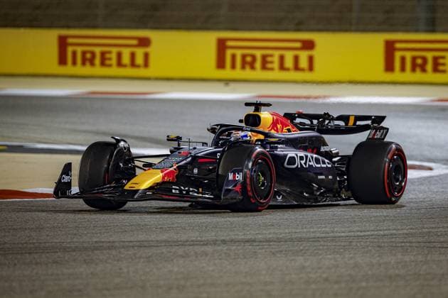 01 VERSTAPPEN Max (nld), Red Bull Racing RB20, action during the Formula 1 Gulf Air Bahrain Grand Prix 2024, 1st round of the 2024 FIA Formula One World Championship, WM, Weltmeisterschaft from February 29 to March 2, 2024 on the Bahrain International Circuit, in Sakhir, Bahrain - F1 - BAHRAIN GRAND PRIX 2024 DPPI Panoramic  240302_R01_BAHRAIN__BR35959_1