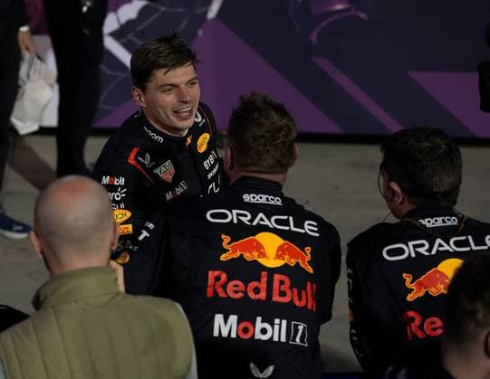 Formula 1 Gulf Air Bahrain Grand Prix 2024 02 03 2024, Bahrain International Circuit, Sakhir, Formula 1 Gulf Air Bahrain Grand Prix 2024 ,in the picture winner Max Verstappen NLD , Oracle Red Bull Racing is happy about the victory with his mechanics nordphotoxGmbHx xBratic nph00250