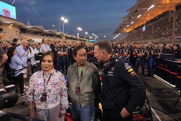 Formula 1 Gulf Air Bahrain Grand Prix 2024 02 03 2024, Bahrain International Circuit, Sakhir, Formula 1 Gulf Air Bahrain Grand Prix 2024 ,pictured Team Principal Christian Horner R Oracle Red Bull Racing with Red Bull shareholder Chalerm Yoovidhya M and his wife Daranee on the Bahrain grid nordphotoxGmbHx xBratic nph00250