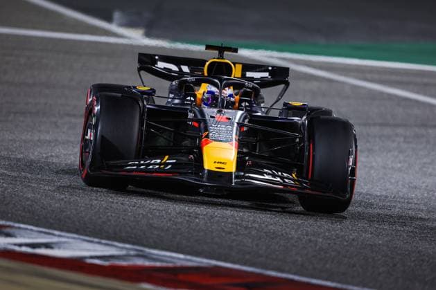 01 VERSTAPPEN Max (nld), Red Bull Racing RB20, action during the Formula 1 Gulf Air Bahrain Grand Prix 2024, 1st round of the 2024 FIA Formula One World Championship, WM, Weltmeisterschaft from February 29 to March 2, 2024 on the Bahrain International Circuit, in Sakhir, Bahrain - F1 - BAHRAIN GRAND PRIX 2024 DPPI Panoramic  240302_R01_BAHRAIN_AV3_3825