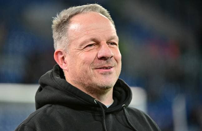 02 03 2024 Soccer Season 2023 2024 2 Soccer Bundesliga 24 Matchday Karlsruher SC Karlsruhe KSC SpVgg Greuther Fürth Kleeblatt Sportfoto Zink MeZi xmexzix DFL regulations prohibit any use of photographs as image sequences and or quasi video only for editorial use Alexander Zorniger Trainer SpVgg Greuther Fürth before the start of the match