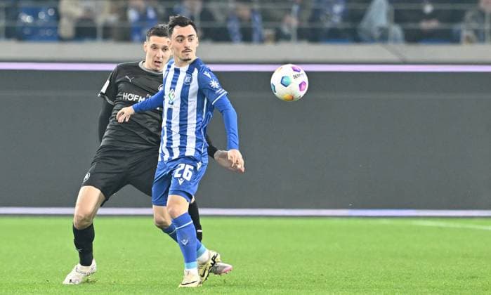 02 03 2024 Soccer Season 2023 2024 2 Soccer Bundesliga 24 Matchday Karlsruher SC Karlsruhe KSC SpVgg Greuther Fürth Kleeblatt Sportfoto Zink xwoxzix DFL regulations prohibit any use of photographs as image sequences and or quasi video only for editorial use Damian Michalski 4, SpVgg Greuther Fürth Paul Nebel 26, Karlsruher SC KSC