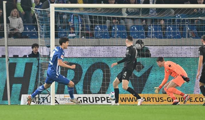 02 03 2024 Soccer Season 2023 2024 2 Soccer Bundesliga 24 Matchday Karlsruher SC Karlsruhe KSC SpVgg Greuther Fürth Kleeblatt Sportfoto Zink xwoxzix DFL regulations prohibit any use of photographs as image sequences and or quasi video only for editorial use Igor Matanovic 9, Karlsruher SC KSC scores goal Goal shot against Jonas Urbig 40, SpVgg Greuther Fürth is disallowed for offside