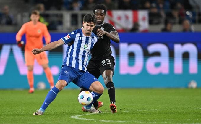 02 03 2024 Soccer Season 2023 2024 2 Soccer Bundesliga 24 Matchday Karlsruher SC Karlsruhe KSC SpVgg Greuther Fürth Kleeblatt Sportfoto Zink xwoxzix DFL regulations prohibit any use of photographs as image sequences and or quasi video only for editorial use Igor Matanovic 9, Karlsruher SC KSC Gideon Jung 23, SpVgg Greuther Fürth