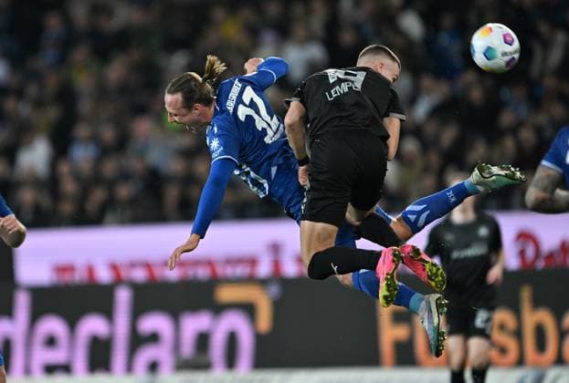 02 03 2024 Soccer Season 2023 2024 2 Soccer Bundesliga 24 Matchday Karlsruher SC Karlsruhe KSC SpVgg Greuther Fürth Kleeblatt Sportfoto Zink xwoxzix DFL regulations prohibit any use of photographs as image sequences and or quasi video only for editorial use Robin Bormuth 32, Karlsruher SC KSC Tim Lemperle 19, SpVgg Greuther Fürth