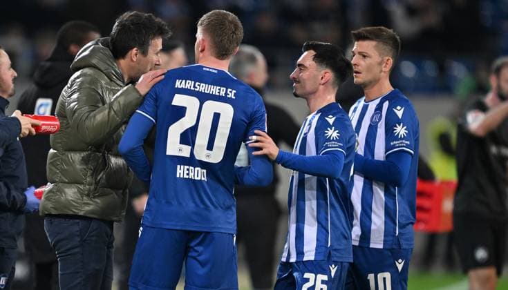 02 03 2024 Soccer Season 2023 2024 2 Soccer Bundesliga 24 Matchday Karlsruher SC Karlsruhe KSC SpVgg Greuther Fürth Kleeblatt Sportfoto Zink xwoxzix DFL regulations prohibit any use of photographs as image sequences and or quasi video only for editorial use Christian Eichner Trainer Karlsruher SC KSC David Herold 20, Karlsruher SC KSC Paul Nebel 26, Karlsruher SC KSC Marvin Wanitzek 10, Karlsruher SC KSC