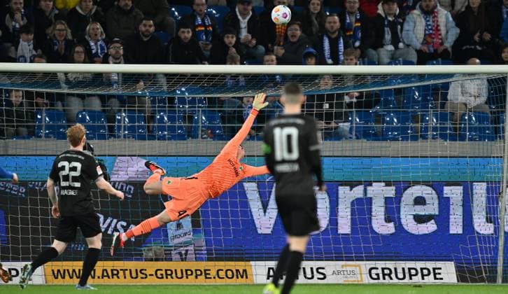 02 03 2024 Soccer Season 2023 2024 2 Soccer Bundesliga 24 Matchday Karlsruher SC Karlsruhe KSC SpVgg Greuther Fürth Kleeblatt Sportfoto Zink xwoxzix DFL regulations prohibit any use of photographs as image sequences and or quasi video only for editorial use Jonas Urbig 40, SpVgg Greuther Fürth must concede goal to 1 0 by Igor Matanovic 9, Karlsruher SC KSC , not in picture