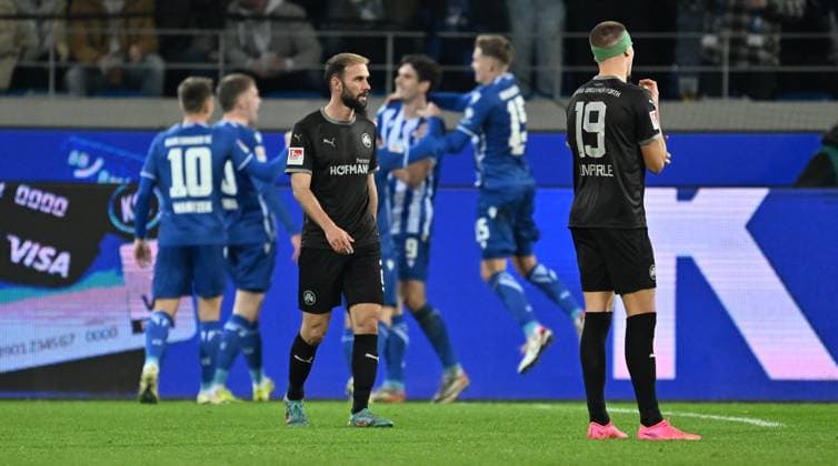 02 03 2024 Soccer season 2023 2024 2 Soccer Bundesliga 24 Matchday Karlsruher SC Karlsruhe KSC SpVgg Greuther Fürth Kleeblatt Sportfoto Zink xwoxzix DFL regulations prohibit any use of photographs as image sequences and or quasi video only for editorial use Simon Asta 2, SpVgg Greuther Fürth disappointed disappointment behind goal celebration jubilation joy after goal goal shot to 1 0 by Igor Matanovic 9, Karlsruher SC KSC