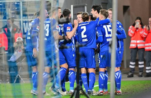 02 03 2024 Soccer Season 2023 2024 2 Soccer Bundesliga 24 Matchday Karlsruher SC Karlsruhe KSC SpVgg Greuther Fürth Kleeblatt Sportfoto Zink MeZi xmexzix DFL regulations prohibit any use of photographs as image sequences and or quasi video only for editorial use Torjubel Jubel Freude nach Treffer Torschuß zum 1 0 durch Igor Matanovic 9, Karlsruher SC KSC