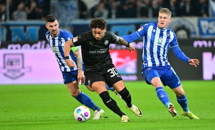 02 03 2024 Soccer Season 2023 2024 2 Soccer Bundesliga 24 Matchday Karlsruher SC Karlsruhe KSC SpVgg Greuther Fürth Kleeblatt Sportfoto Zink MeZi xmexzix DFL regulations prohibit any use of photographs as image sequences and or quasi video only for editorial use Armindo Sieb 30, SpVgg Greuther Fürth vs Jerome Gondorf 8, Karlsruher SC KSC, left David Herold 20, Karlsruher SC KSC, right