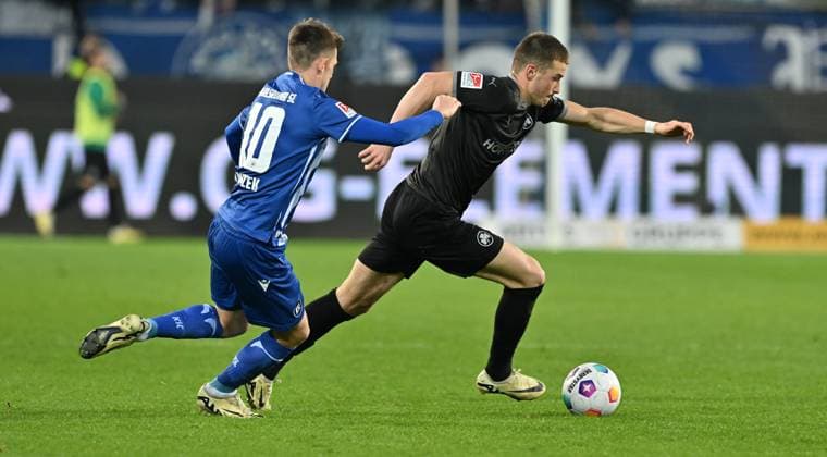 02 03 2024 Soccer Season 2023 2024 2 Soccer Bundesliga 24 Matchday Karlsruher SC Karlsruhe KSC SpVgg Greuther Fürth Kleeblatt Sportfoto Zink xwoxzix DFL regulations prohibit any use of photographs as image sequences and or quasi video only for editorial use Marvin Wanitzek 10, Karlsruher SC KSC Lukas Petkov 16, SpVgg Greuther Fürth