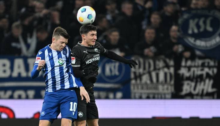 02 03 2024 Soccer Season 2023 2024 2 Soccer Bundesliga 24 Matchday Karlsruher SC Karlsruhe KSC SpVgg Greuther Fürth Kleeblatt Sportfoto Zink xwoxzix DFL regulations prohibit any use of photographs as image sequences and or quasi video only for editorial use Marvin Wanitzek 10, Karlsruher SC KSC in header duel with Marco Meyerhöfer Meyerhoefer 18, SpVgg Greuther Fürth
