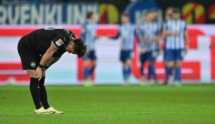 02 03 2024 Soccer Season 2023 2024 2 Soccer Bundesliga 24 Matchday Karlsruher SC Karlsruhe KSC SpVgg Greuther Fürth Kleeblatt Sportfoto Zink xwoxzix DFL regulations prohibit any use of photographs as image sequences and or quasi video only for editorial use Armindo Sieb 30, SpVgg Greuther Fürth disappointed disappointment behind goal celebration jubilation joy after goal goal shot for 4 0 by Fabian Schleusener 24, Karlsruher SC KSC