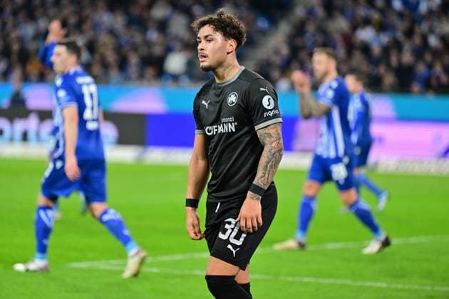 02 03 2024 Soccer Season 2023 2024 2 Soccer Bundesliga 24 Matchday Karlsruher SC Karlsruhe KSC SpVgg Greuther Fürth Kleeblatt Sportfoto Zink xwoxzix DFL regulations prohibit any use of photographs as image sequences and or quasi video only for editorial use Armindo Sieb 30, SpVgg Greuther Fürth after the end of the match