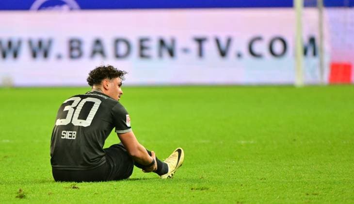 02 03 2024 Soccer Season 2023 2024 2 Soccer Bundesliga 24 Matchday Karlsruher SC Karlsruhe KSC SpVgg Greuther Fürth Kleeblatt Sportfoto Zink MeZi xmexzix DFL regulations prohibit any use of photographs as image sequences and or quasi video only for editorial use Armindo Sieb 30, SpVgg Greuther Fürth disappointed Disappointment after the end of the match