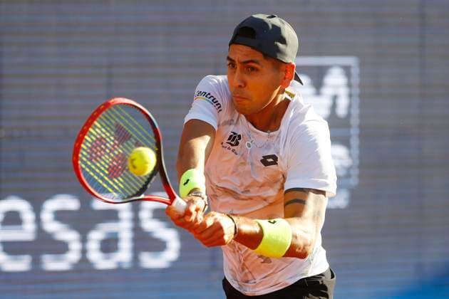 Tenis, Alejandro Tabilo vs Corentin Moutet El tenista Alejandro Tabilo de Chile regresa la bola de Corentin Moutet of France por la semifinal del ATP, Tennis Herren 250 de Santiago 2024 en el Club San Carlos de Apoquindo en Santiago, Chile. 02 3 2024 Felipe Zanca Photosport Tennis, Alejandro Tabilo vs Corentin Moutet The tennis player Alejandro Tabilo of Chile return the ball of against of Corentin Moutet of France in the match for the semifinal ATP 250 Santiago 2024 at the Club San Carlos de Apoquindo in Santiago, Chile. 02 3 2024 Felipe Zanca Photosport Alejandro Tabilo vs Corentin Moutet, ATP 250 Santiago 2024
