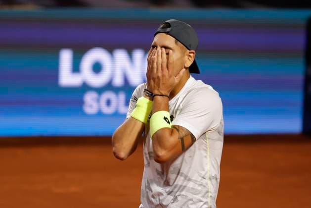 Tenis, Alejandro Tabilo vs Corentin Moutet El tenista Alejandro Tabilo de Chile celebra el triunfo frente a Corentin Moutet de Francia por la semifinal del ATP, Tennis Herren 250 de Santiago 2024 en el Club San Carlos de Apoquindo en Santiago, Chile. 02 3 2024 Felipe Zanca Photosport Tennis, Alejandro Tabilo vs Corentin Moutet The tennis player Alejandro Tabilo of Chile celebrate the triumph against of Corentin Moutet of France in the match for the semifinal ATP 250 Santiago 2024 at the Club San Carlos de Apoquindo in Santiago, Chile. 02 3 2024 Felipe Zanca Photosport Alejandro Tabilo vs Corentin Moutet, ATP 250 Santiago 2024