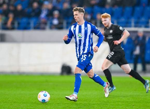 Germany, Karlsruhe, 02 03 2024, BBBank Wildpark, Karlsruher SC vs SpVgg Greuther Fuerth 2 Bundesliga, Dzenis Burnic Karlsruher SC controls the ball Karlsruhe BBBank Wildpark Baden Wuerttemberg Germany eu-images-738