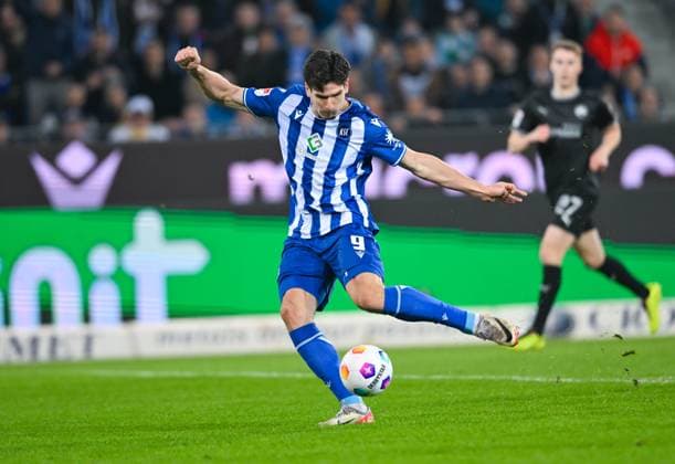 Germany, Karlsruhe, 02 03 2024, BBBank Wildpark, Karlsruher SC vs SpVgg Greuther Fuerth 2 Bundesliga, Stuermer Igor Matanovic Karlsruher SC controls the ball Karlsruhe BBBank Wildpark Baden Wuerttemberg Germany eu-images-738