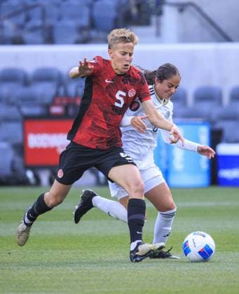 March 2, 2024, Los Angeles, California, USA: Quinn 5 of Canada and Emily Flores 6 of Costa Rica struggle for possession of the ball during the 2024 Concacaf W Gold Cup Quarterfinal match on Saturday March 2, 2024 at BMO Stadium in Los Angeles, California. ARIANA RUIZ PI Los Angeles U.S - ZUMAp124 20240302_zaa_p124_012 Copyright: xArianaxRuizx