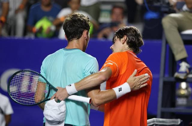 (240303) -- ACAPULCO, March 3, 2024 -- Australia s Alex De Minaur (R) and Norway s Casper Ruud hug after their men s singles final at the 2024 ATP, Tennis Herren Mexican Open tennis tournament in Acapulco, Mexico, March 2, 2024. ) (SP)MEXICO-ACAPULCO-TENNIS-ATP-MEXICAN OPEN-FINAL LixMengxin 