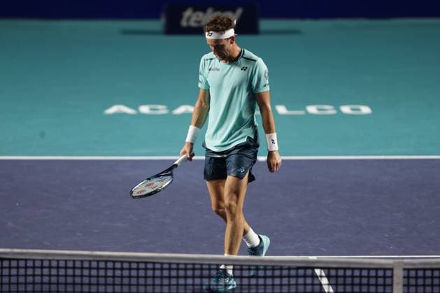 (240303) -- ACAPULCO, March 3, 2024 -- Norway s Casper Ruud reacts during the men s singles final against Australia s Alex De Minaur at the 2024 ATP, Tennis Herren Mexican Open tennis tournament in Acapulco, Mexico, March 2, 2024. (Photo by Xinhua) (SP)MEXICO-ACAPULCO-TENNIS-ATP-MEXICAN OPEN-FINAL FranciscoxCanedo 