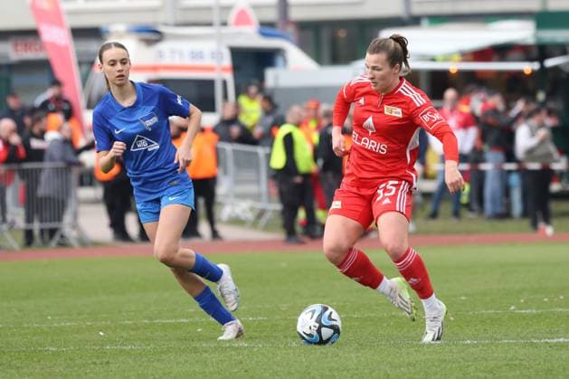 DEU, Pokal, 1FC Union vs Hertha BSC Frauen, 03 03 2024, Fritz Lesch Sportplatz, Berlin, DEU, Pokal, 1FC Union vs Hertha BSC Frauen, im Bild Dina Orschmannin 1 FC Union Berlin 25 , LOTTE REIMOLD Hertha BSC Frauen 28 DFL regulations prohibit any use of Photographs as image sequences and or quasi video Foto Juergen Engler nordphoto GmbH nordphotoxGmbHx xEngler nph00076