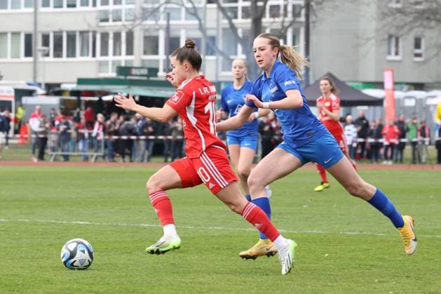 DEU, Pokal, 1FC Union vs Hertha BSC Frauen, 03 03 2024, Fritz Lesch Sportplatz, Berlin, DEU, Pokal, 1FC Union vs Hertha BSC Frauen, im Bild Latoya Maxine Bach 1 FC Union Berlin 10 , SVENJA POOCK Hertha BSC Frauen 4 DFL regulations prohibit any use of Photographs as image sequences and or quasi video Foto Juergen Engler nordphoto GmbH nordphotoxGmbHx xEngler nph00076