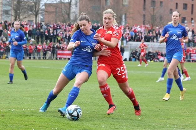 DEU, Pokal, 1FC Union vs Hertha BSC Frauen, 03 03 2024, Fritz Lesch Sportplatz, Berlin, DEU, Pokal, 1FC Union vs Hertha BSC Frauen, im Bild Dina Orschmannin 1 FC Union Berlin 25 , ANOUK WESTPHAL Hertha BSC Frauen 24 DFL regulations prohibit any use of Photographs as image sequences and or quasi video Foto Juergen Engler nordphoto GmbH nordphotoxGmbHx xEngler nph00076