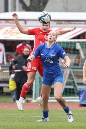 DEU, Pokal, 1FC Union vs Hertha BSC Frauen, 03 03 2024, Fritz Lesch Sportplatz, Berlin, DEU, Pokal, 1FC Union vs Hertha BSC Frauen, im Bild Dina Orschmannin 1 FC Union Berlin 25 , ELFIE WELLHAUSEN Hertha BSC Frauen 11 DFL regulations prohibit any use of Photographs as image sequences and or quasi video Foto Juergen Engler nordphoto GmbH nordphotoxGmbHx xEngler nph00076