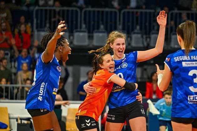 DVV Pokal 03 03 2024 DVV, Volleyball, Pokalfinale, Allianz MTV Stuttgart in blue , against SC Potsdam in white , Krystal Rivers 13 and Roosa Koskelo 1, 10 Jolien Knollema, Copyright: xBEAUTIFULxSPORTS TomxBlochx