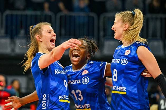DVV Pokal 03 03 2024 DVV, Volleyball, Pokalfinale, Allianz MTV Stuttgart in blue , against SC Potsdam in white , Eline Timmermann 9, center Krystal Rivers, 8 Monique Strubbe, Copyright: xBEAUTIFULxSPORTS TomxBlochx