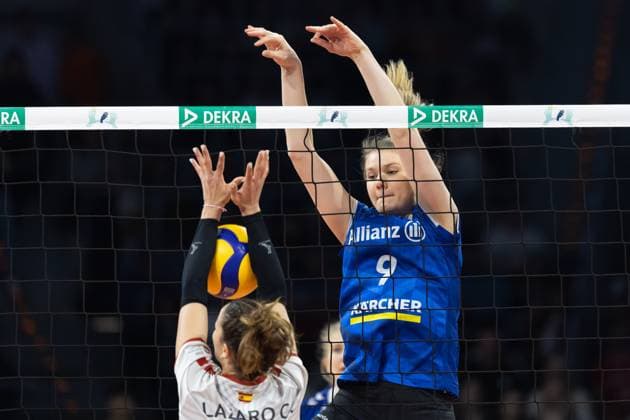 SC Potsdam Allianz MTV Stuttgart, DVV Womens Cup Final 2024 Successful block by Eline Timmerman Allianz MTV Stuttgart Women, 9 against Raquel Lazaro SC Potsdam, 15 DVV Womens Cup Final 2024 between SC Potsdam and Allianz MTV Stuttgart on March 3, 2024 at the SAP Arena in Mannheim , Mannheim Hessen Germany SAP Arena